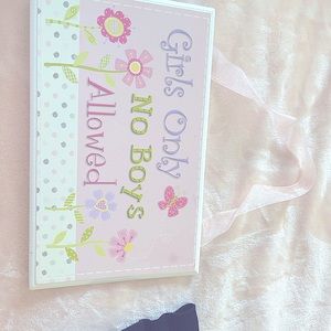 holly lobby girls frame